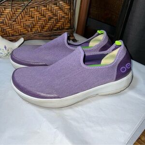 OOFOS OOmg eeZee Low Shoe in Purple